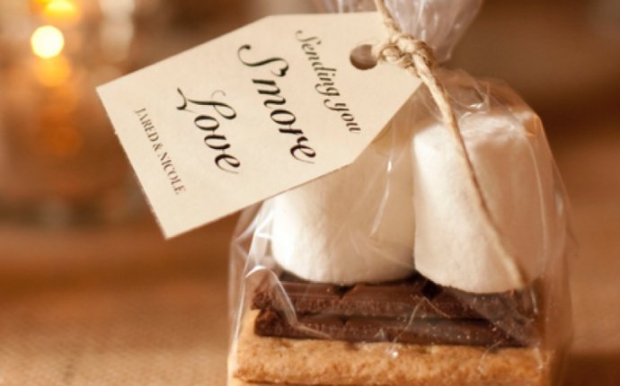 19 Wedding Favors Your Guests Will Actually Want - MODwedding