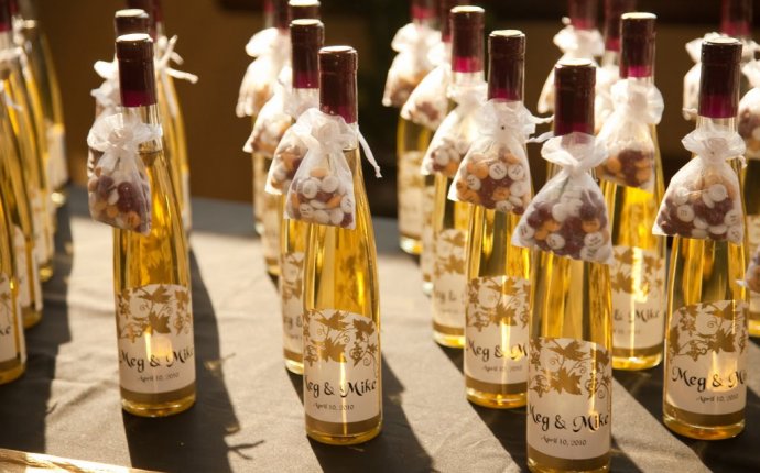 Small Wine Bottles For Bridal Shower Favors. Mini Wine Bottles For